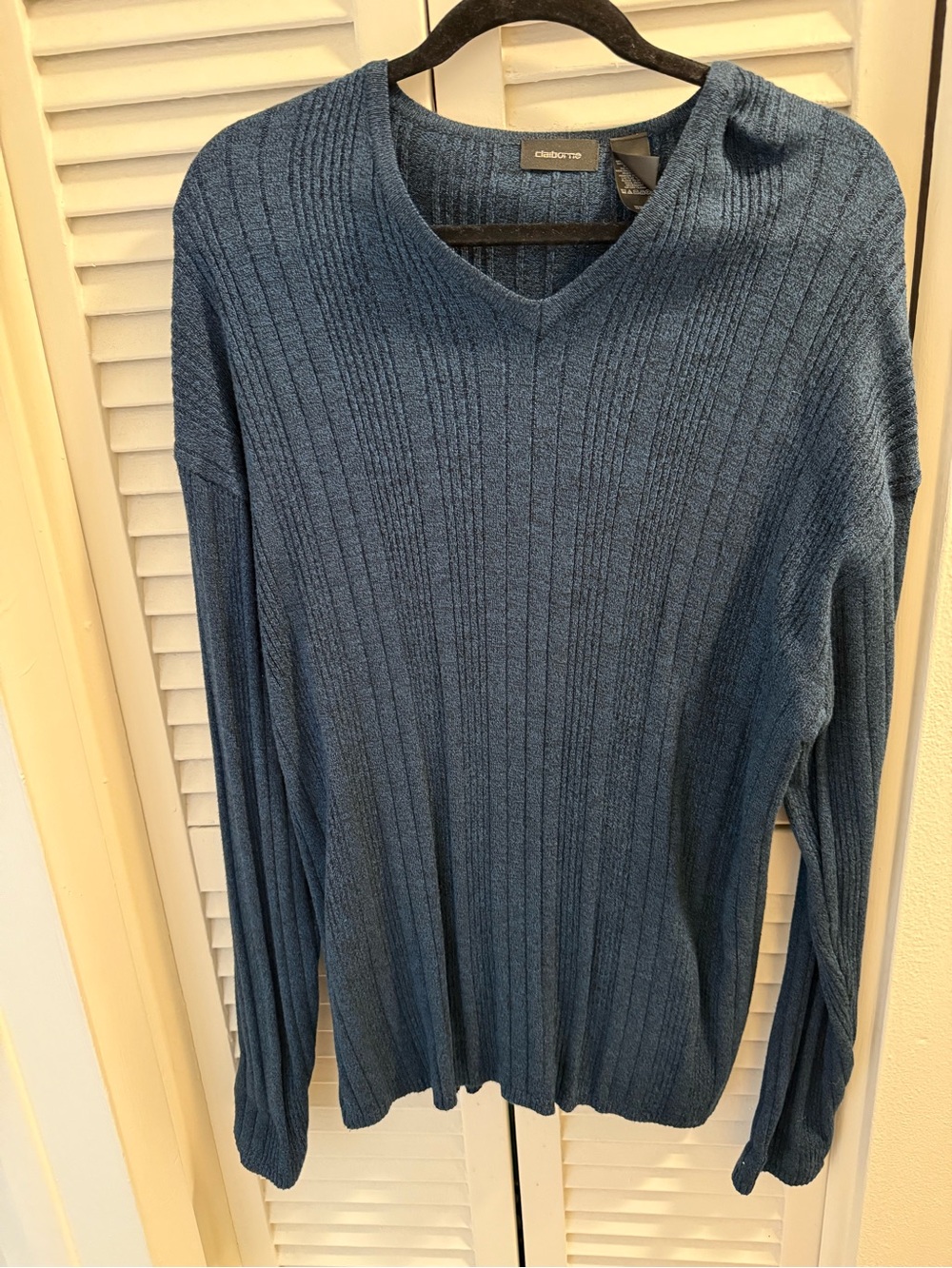 Claiborne Men’s Blue Ribbed V-Neck Sweater